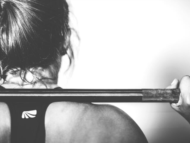 Déficit calorique et pratique intensive : conditions et risques