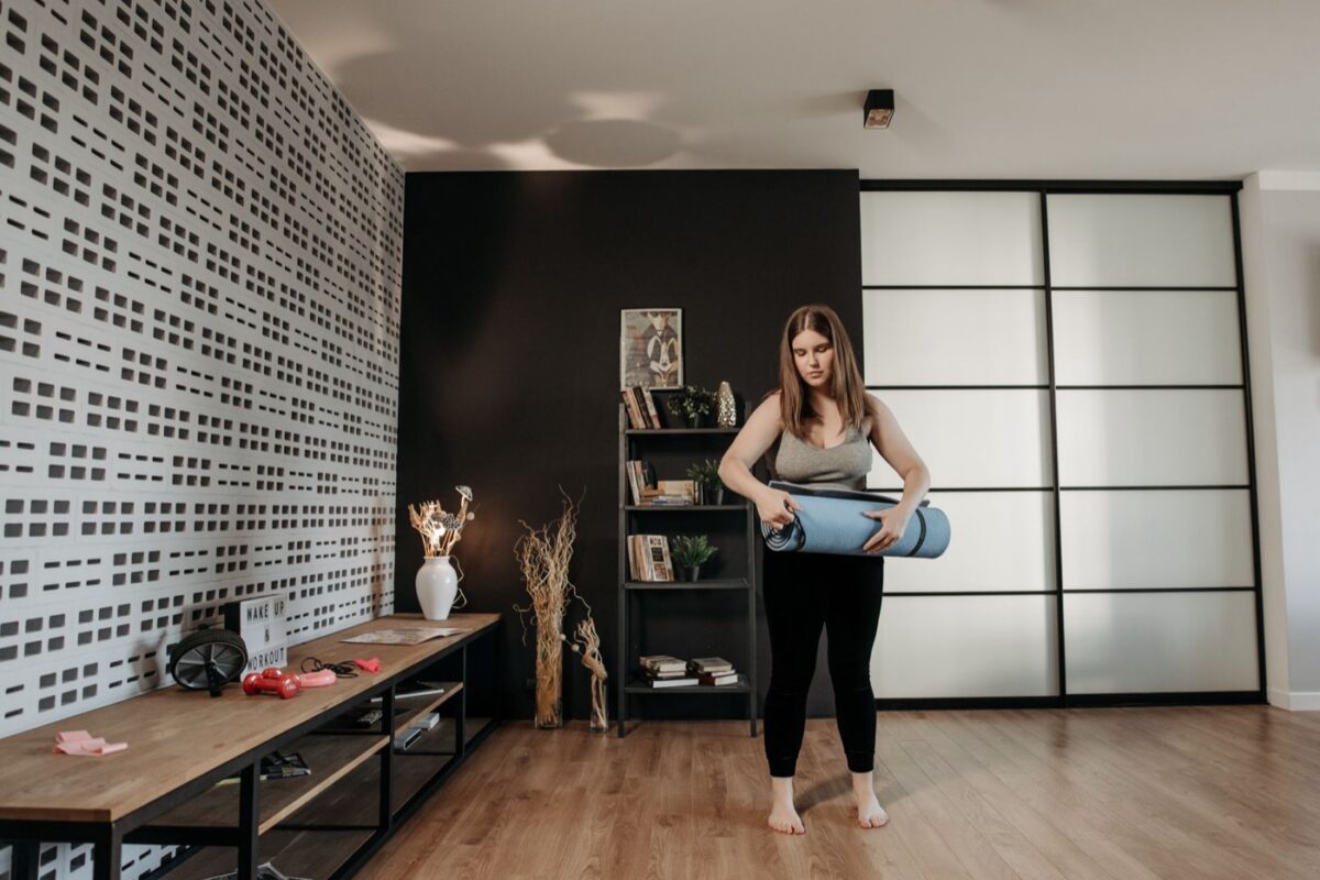 Dégager et organiser un coin fitness dans un petit appartement