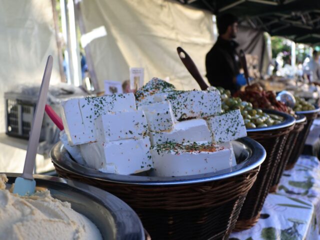 Feta grecque : bienfaits et limites pour la santé explorés